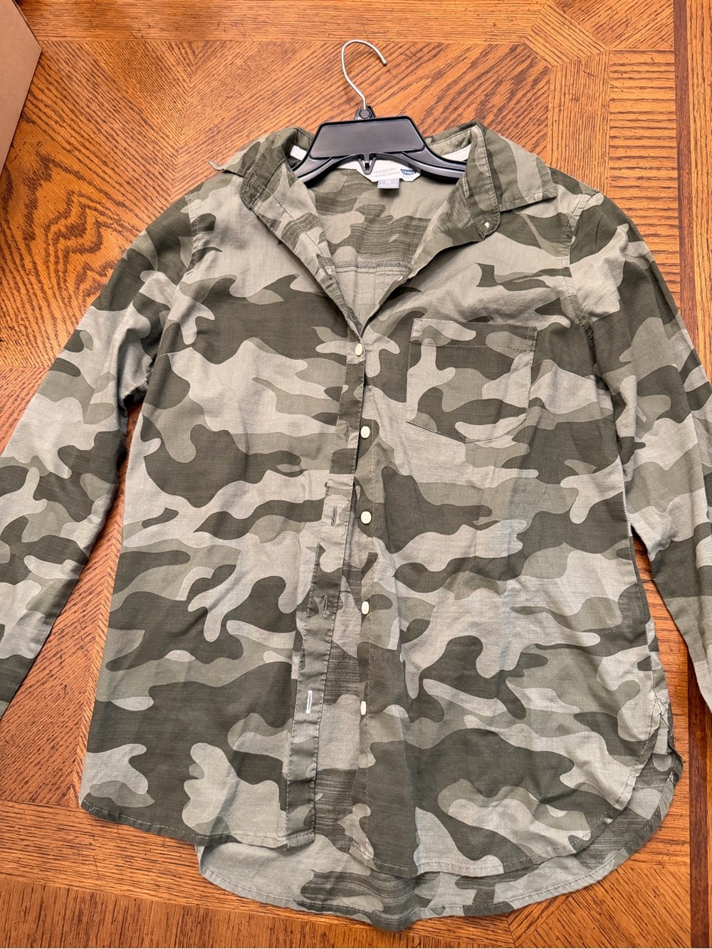Old Navy Women's Camo Button-Down Shirt — Green & Gray